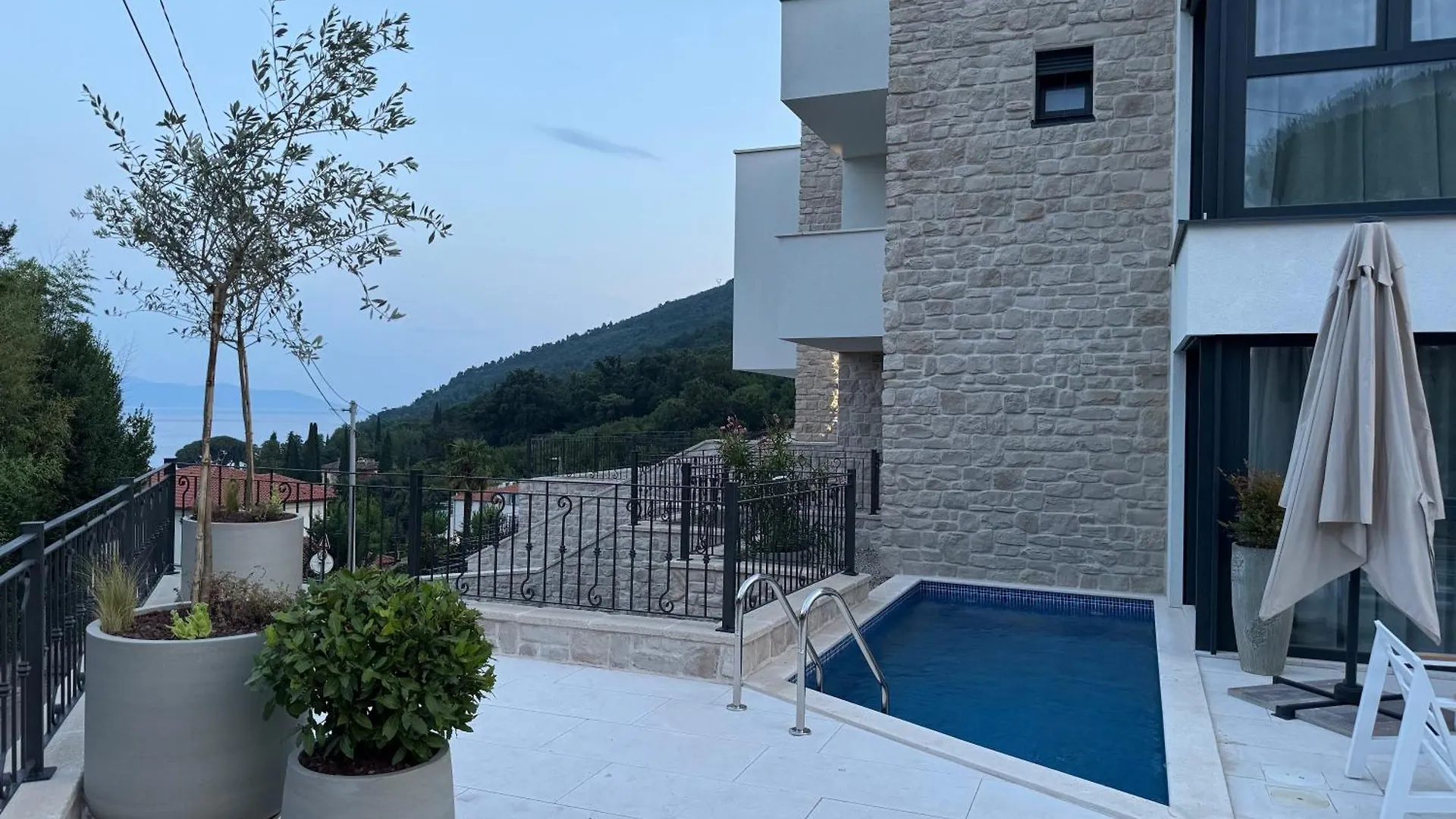 Aura Adriatica Onyx - Luxury Apartment, Private Pool, Sea View, Parking Lovran